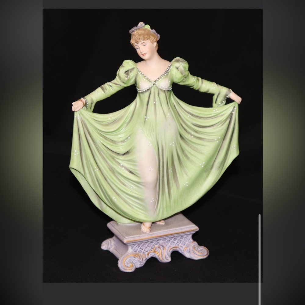 Elegant Green German Naughty Dancing Figurine - Picture 1 of 4
